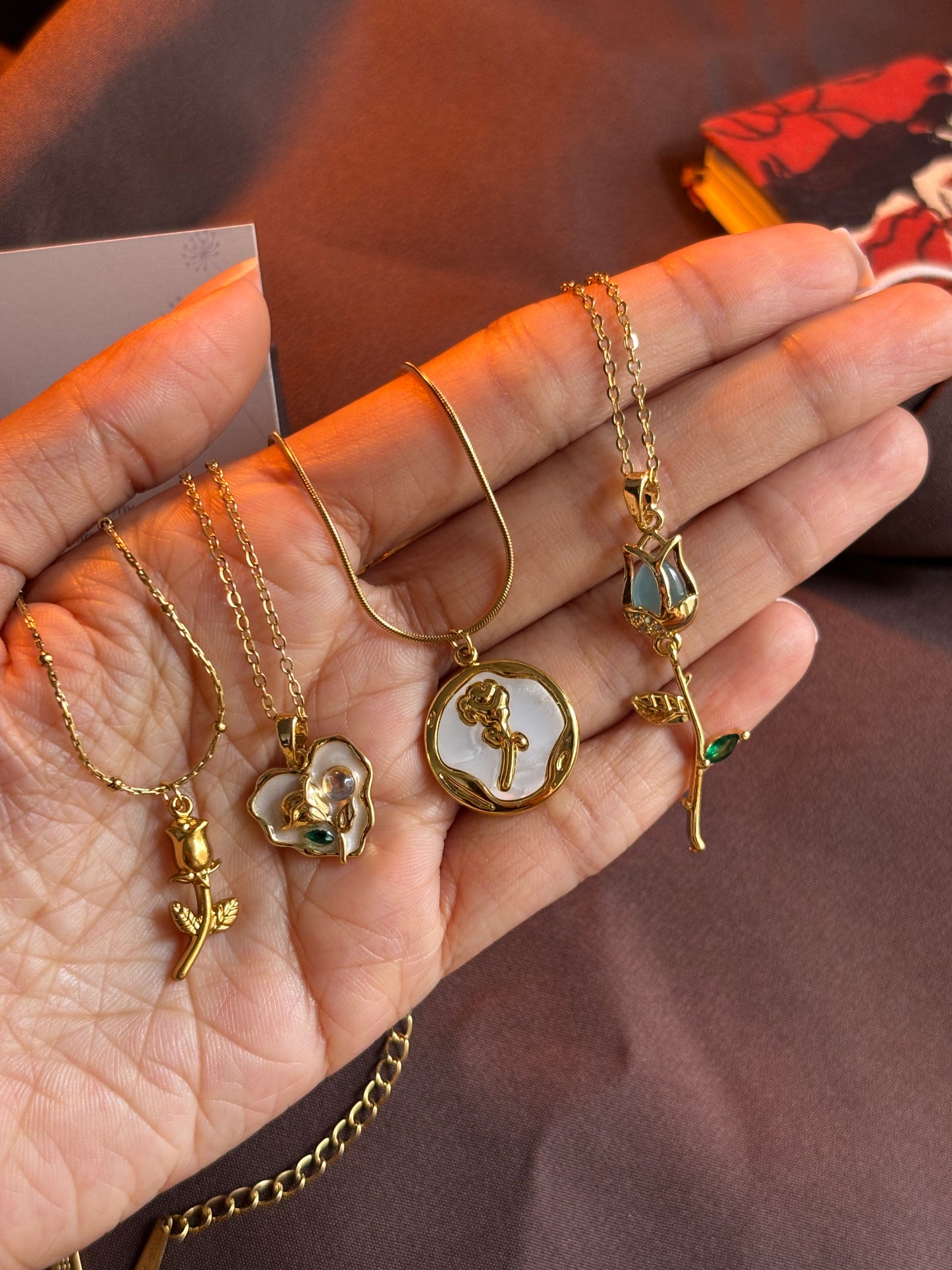 Rose Bloom Pendant Necklace | Dainty Gold Necklace in Floral Design ๐น