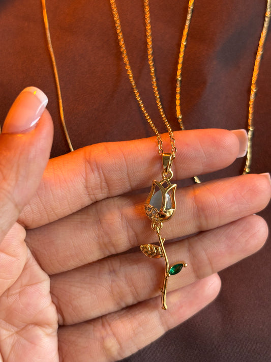 Rose Bloom Pendant Necklace | Dainty Gold Necklace in Floral Design 🌹