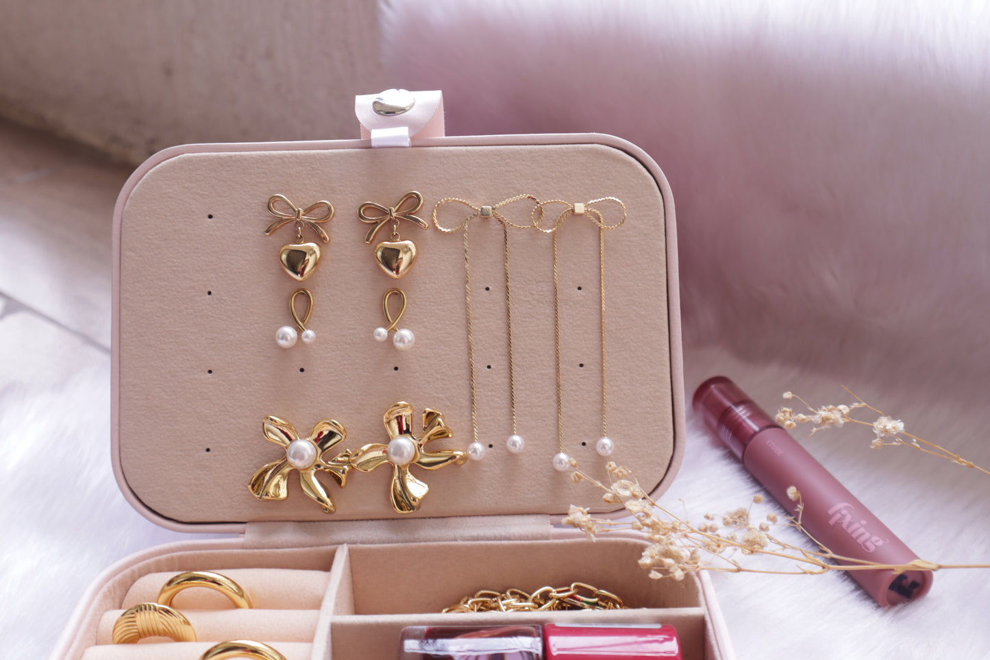 Pearl Bloom Earrings - 18k Gold-Plated Flower Design with Pearl