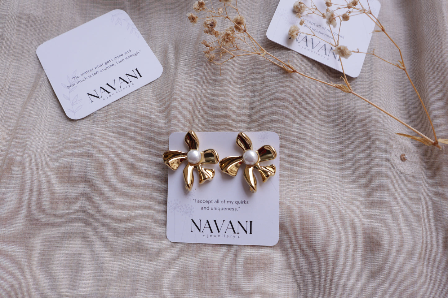 Pearl Bloom Earrings - 18k Gold-Plated Flower Design with Pearl