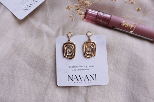 Golden Geometric Earrings – Irregular Circle Design