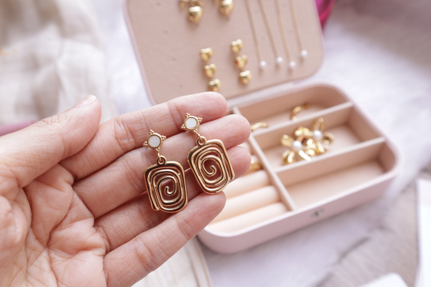 Golden Geometric Earrings – Irregular Circle Design