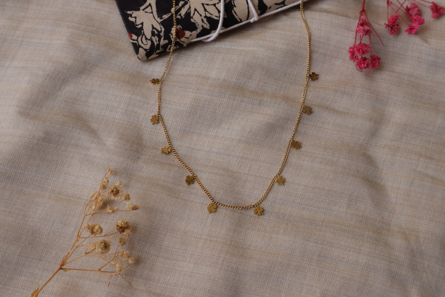 Lucky Clover Necklace – Gold Dainty Pendant with Multiple Leaves – Gift for Her